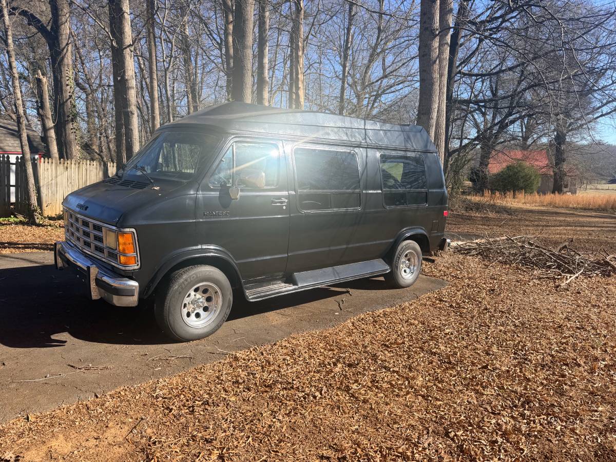 Dodge-ram-van-b250-1993-black-5
