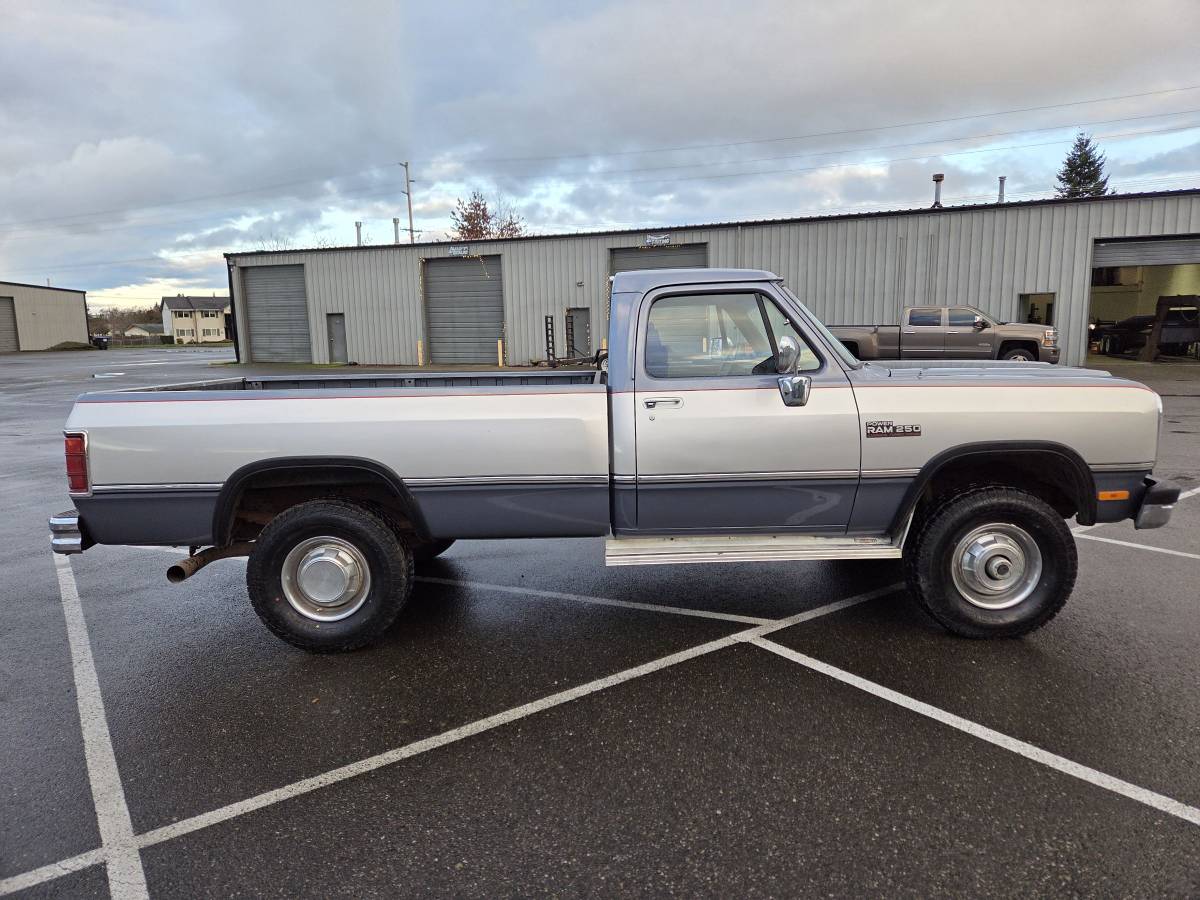 Dodge-ram-w250-4x4-diesel-1991-silver-1