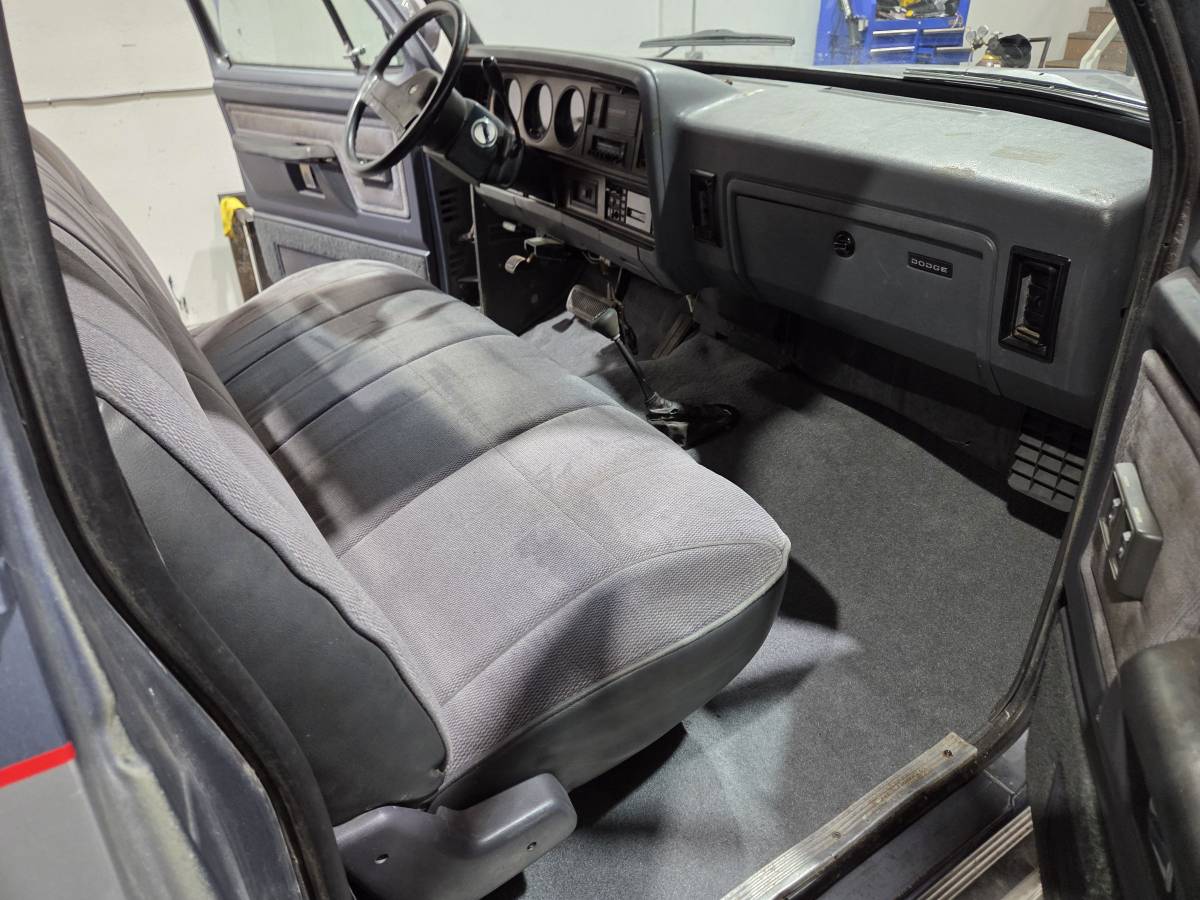 Dodge-ram-w250-4x4-diesel-1991-silver-14