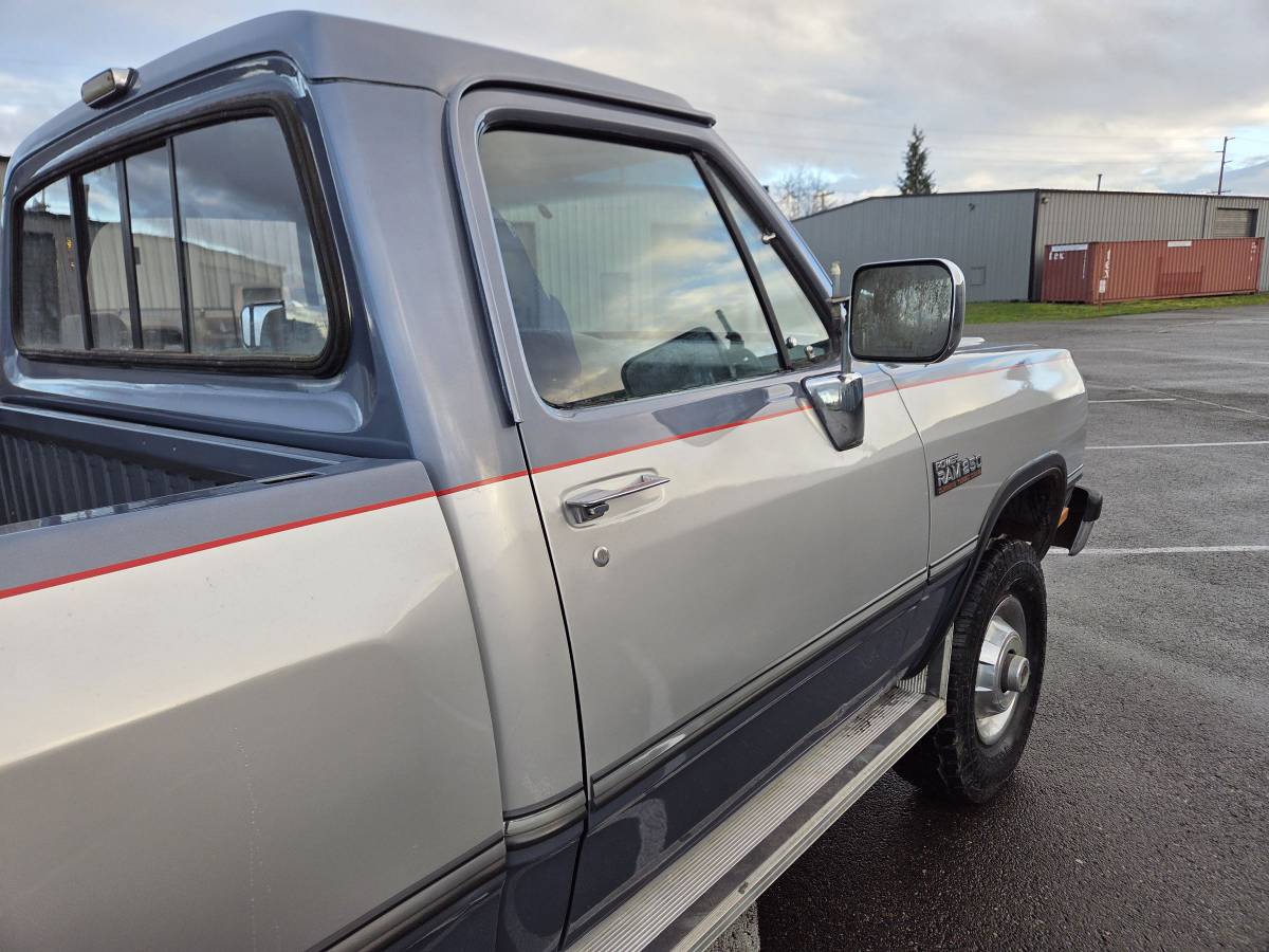 Dodge-ram-w250-4x4-diesel-1991-silver-9