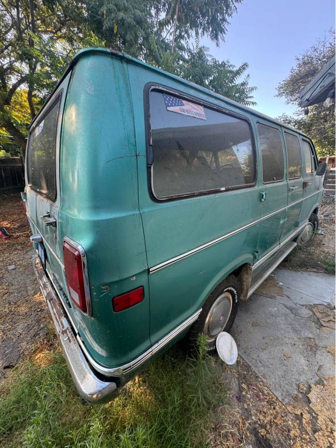 Dodge-ram-wagon-b150-1984-blue-2
