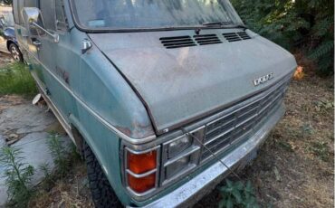 Dodge-ram-wagon-b150-1984-blue