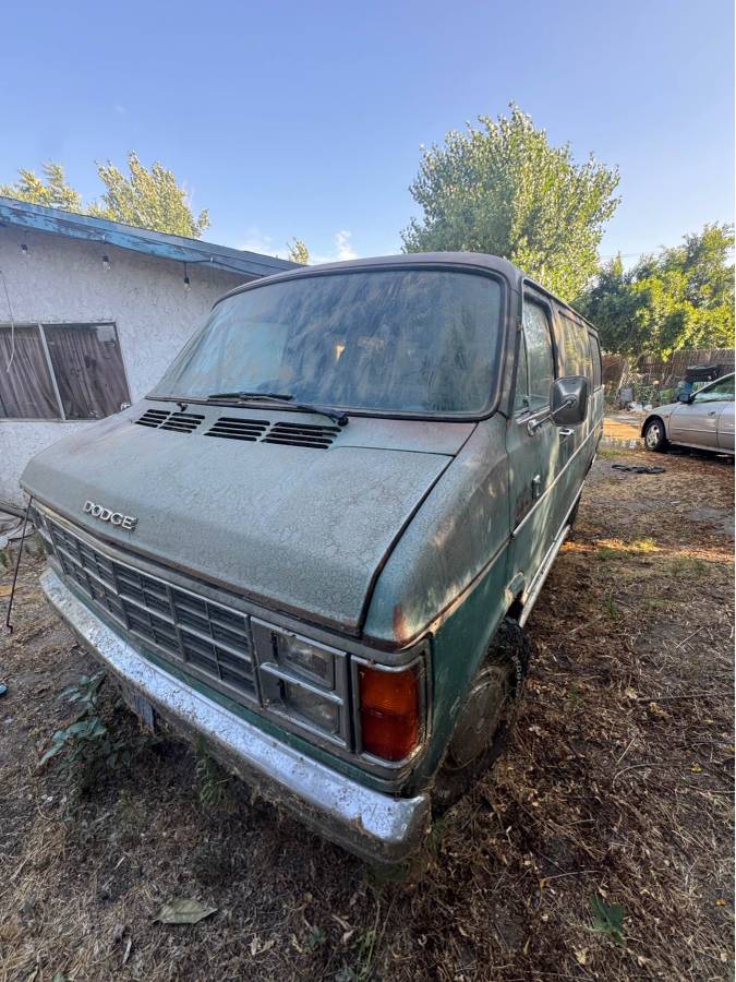 Dodge-ram-wagon-b150-1984-blue-5