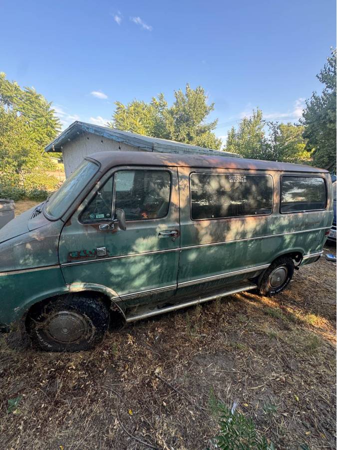 Dodge-ram-wagon-b150-1984-blue-7