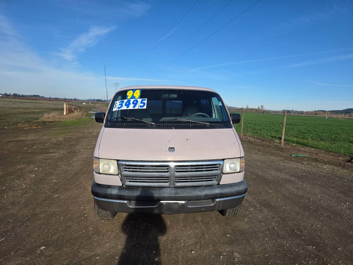 Dodge-ram-wagon-b250-1994-custom-1