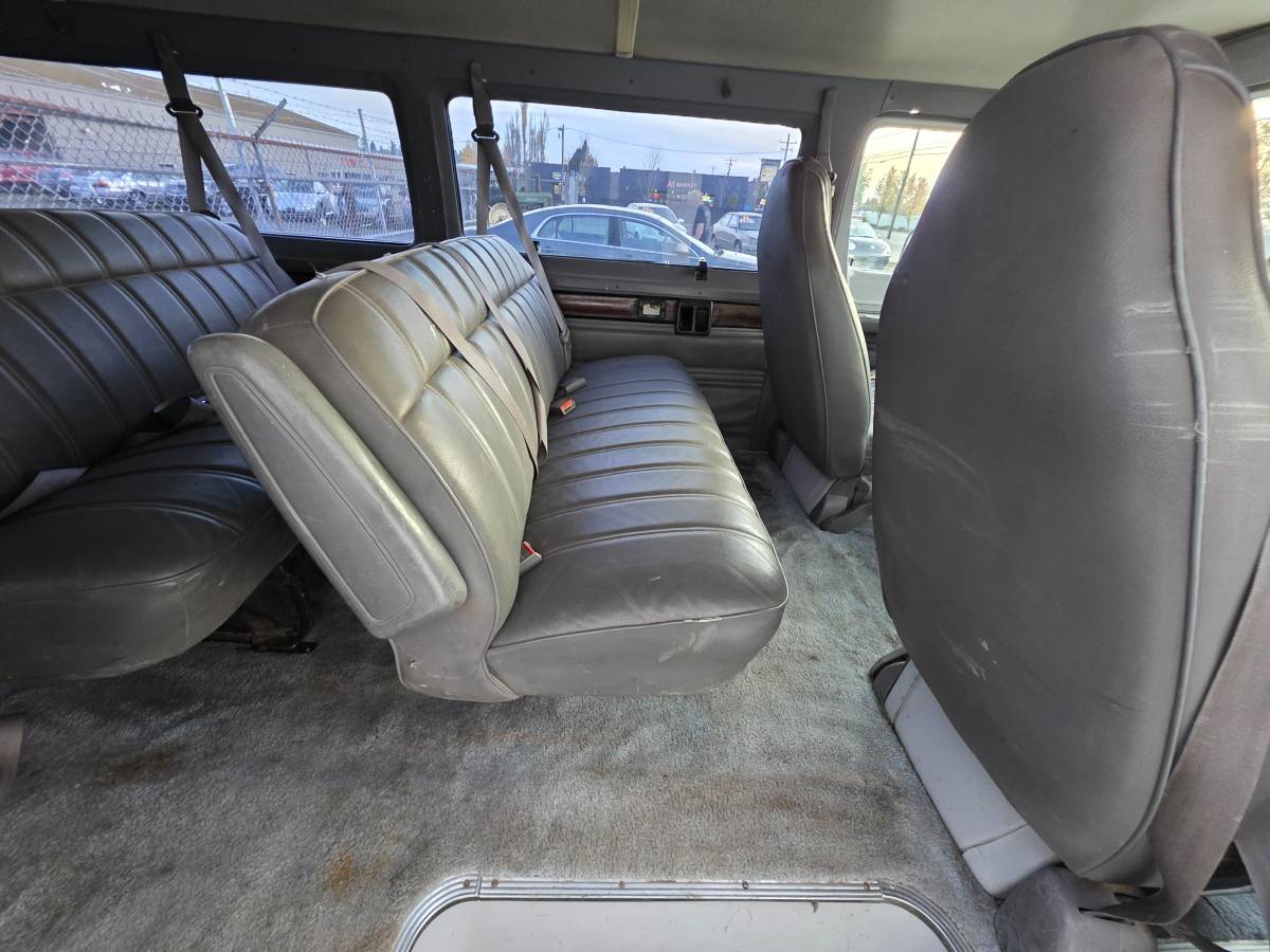 Dodge-ram-wagon-b250-1994-custom-11