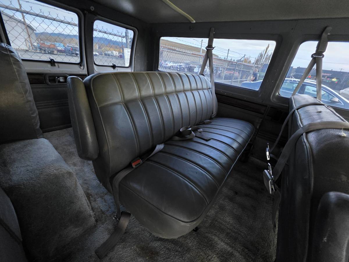 Dodge-ram-wagon-b250-1994-custom-12