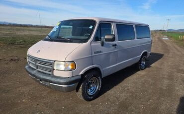 Dodge-ram-wagon-b250-1994-custom-2