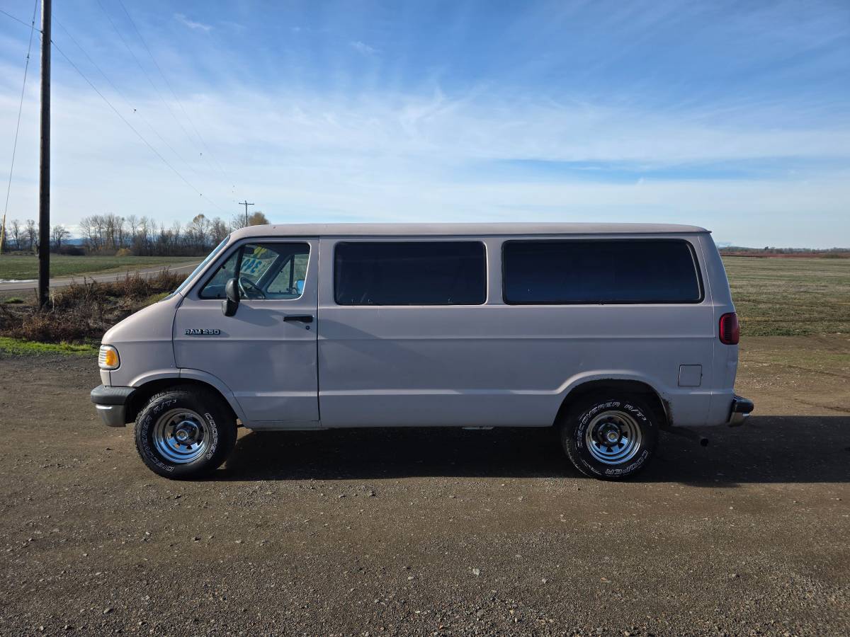 Dodge-ram-wagon-b250-1994-custom-3