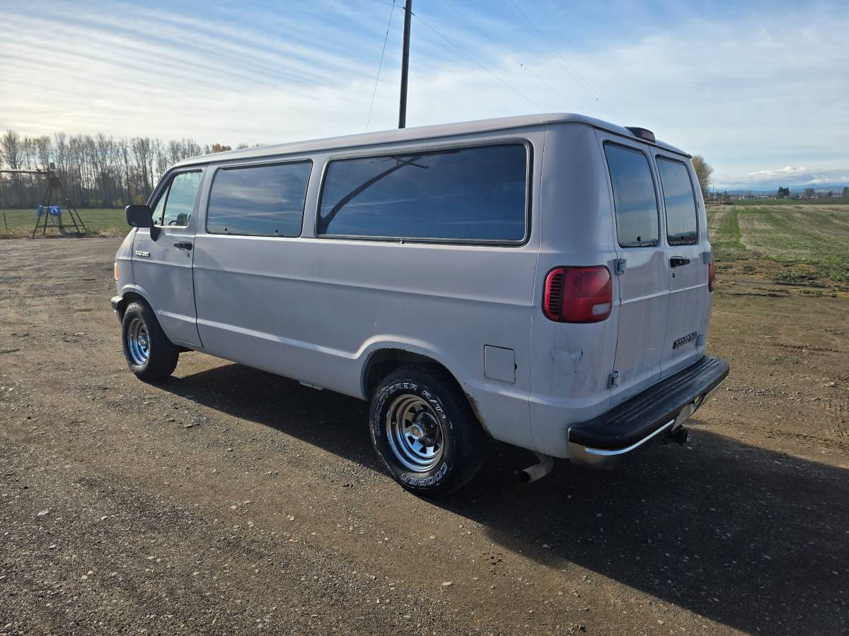 Dodge-ram-wagon-b250-1994-custom-4