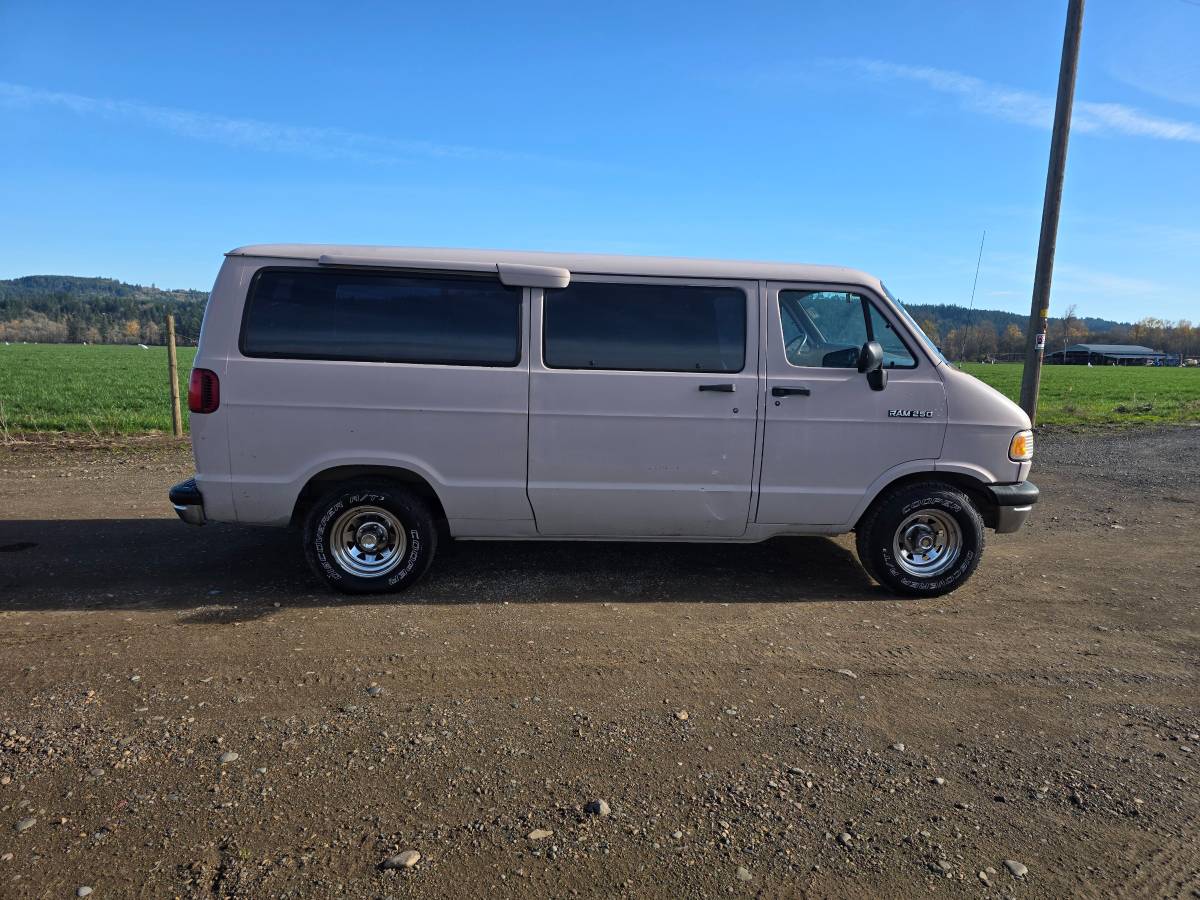 Dodge-ram-wagon-b250-1994-custom-7