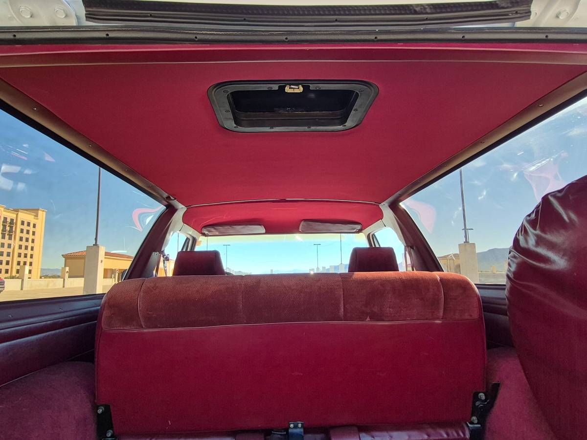 Dodge-ramcharger-150-1989-white-118