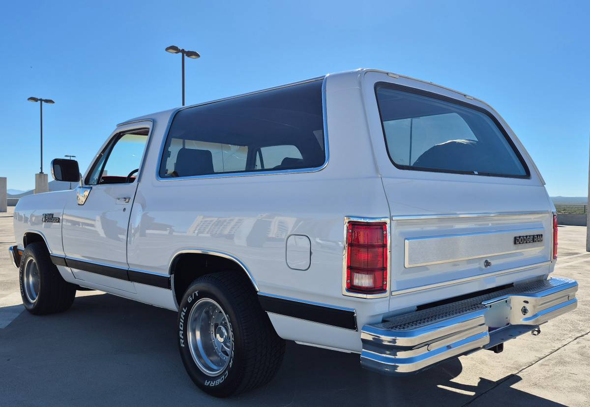 Dodge-ramcharger-150-1989-white-47