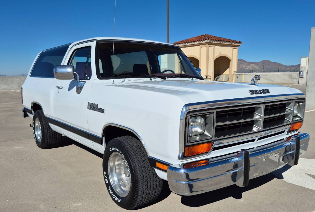 Dodge-ramcharger-150-1989-white-79