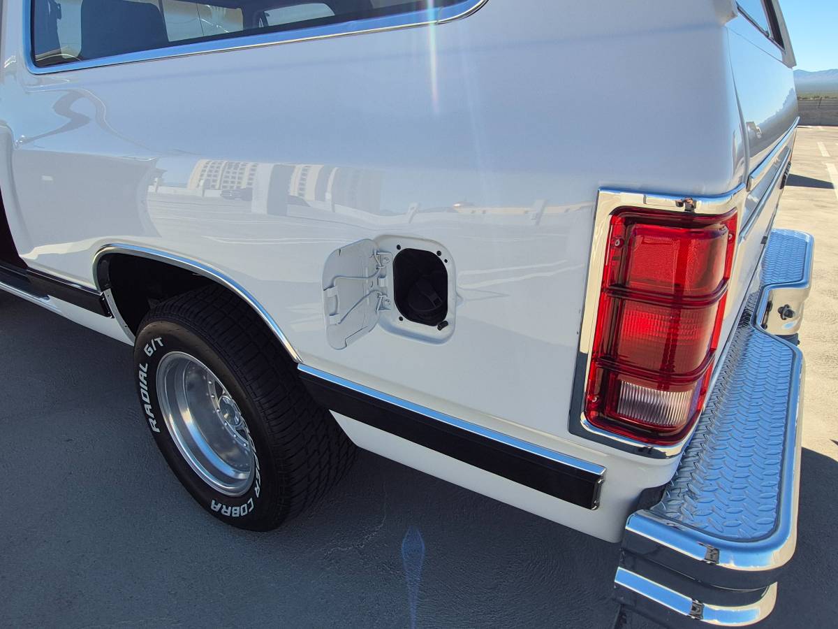 Dodge-ramcharger-150-1989-white-91