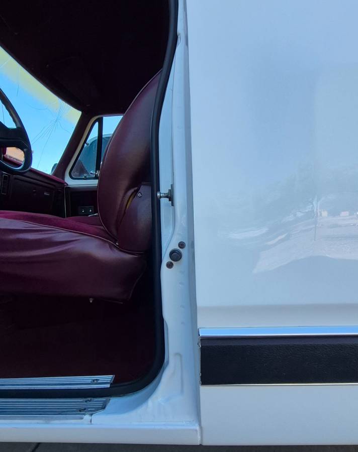 Dodge-ramcharger-150-1989-white-97