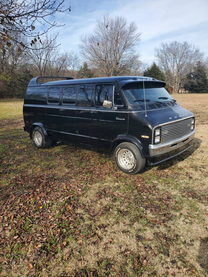Dodge-van-1977-black-2