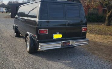 Dodge-van-1977-black-3