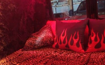 Dodge-van-1977-black-6