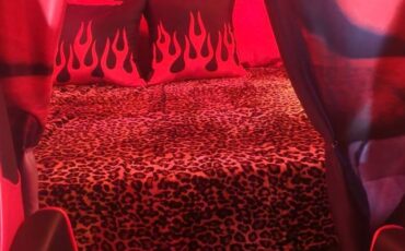 Dodge-van-1977-black-7