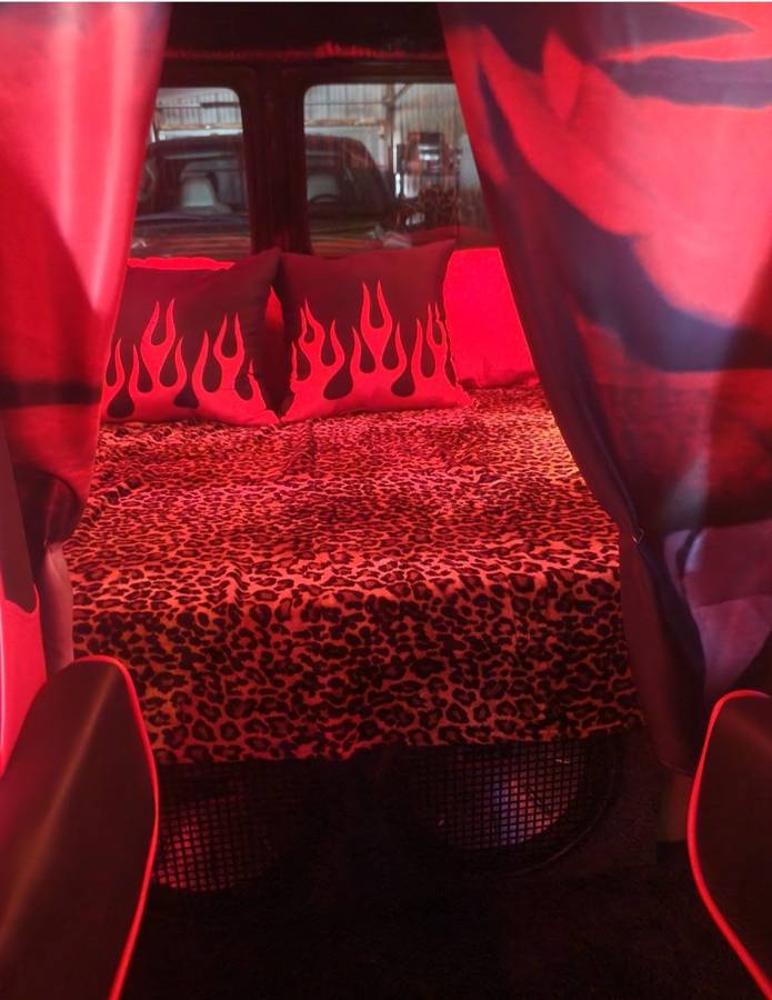 Dodge-van-1977-black-7