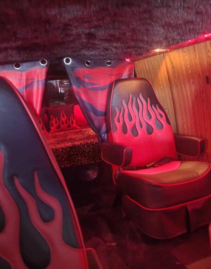 Dodge-van-1977-black-8