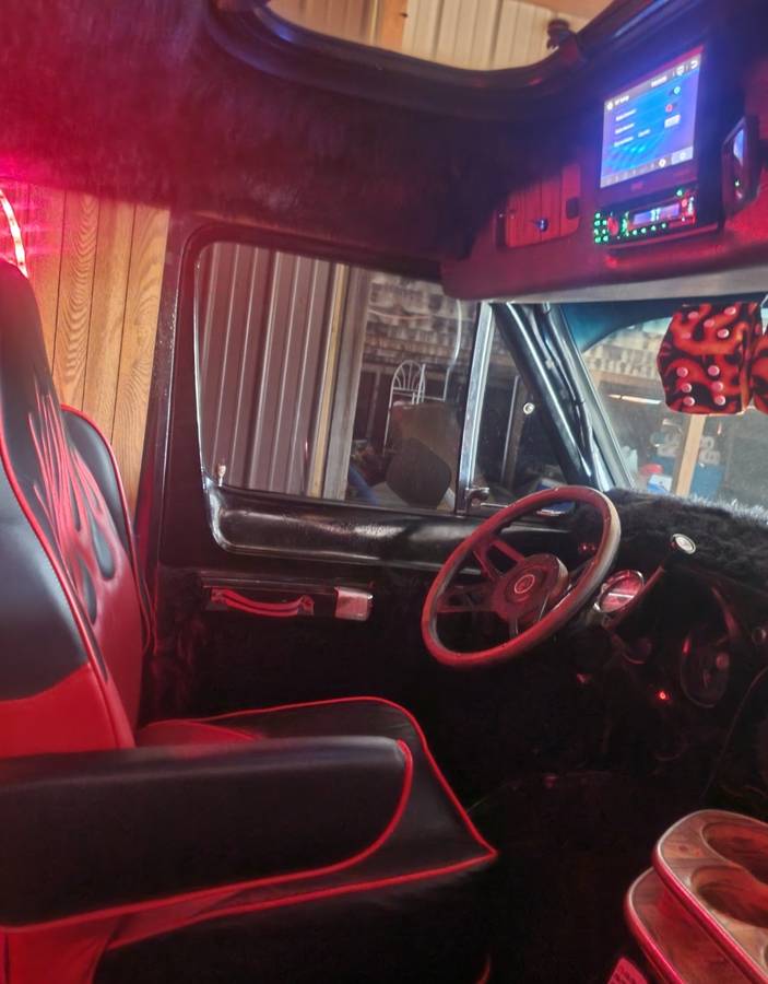 Dodge-van-1977-black-9