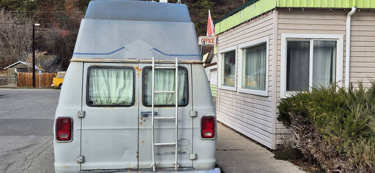 Dodge-van-1983-grey-1