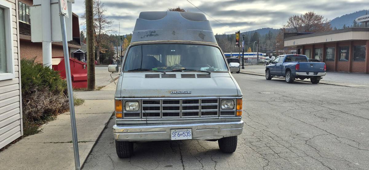Dodge-van-1983-grey-3
