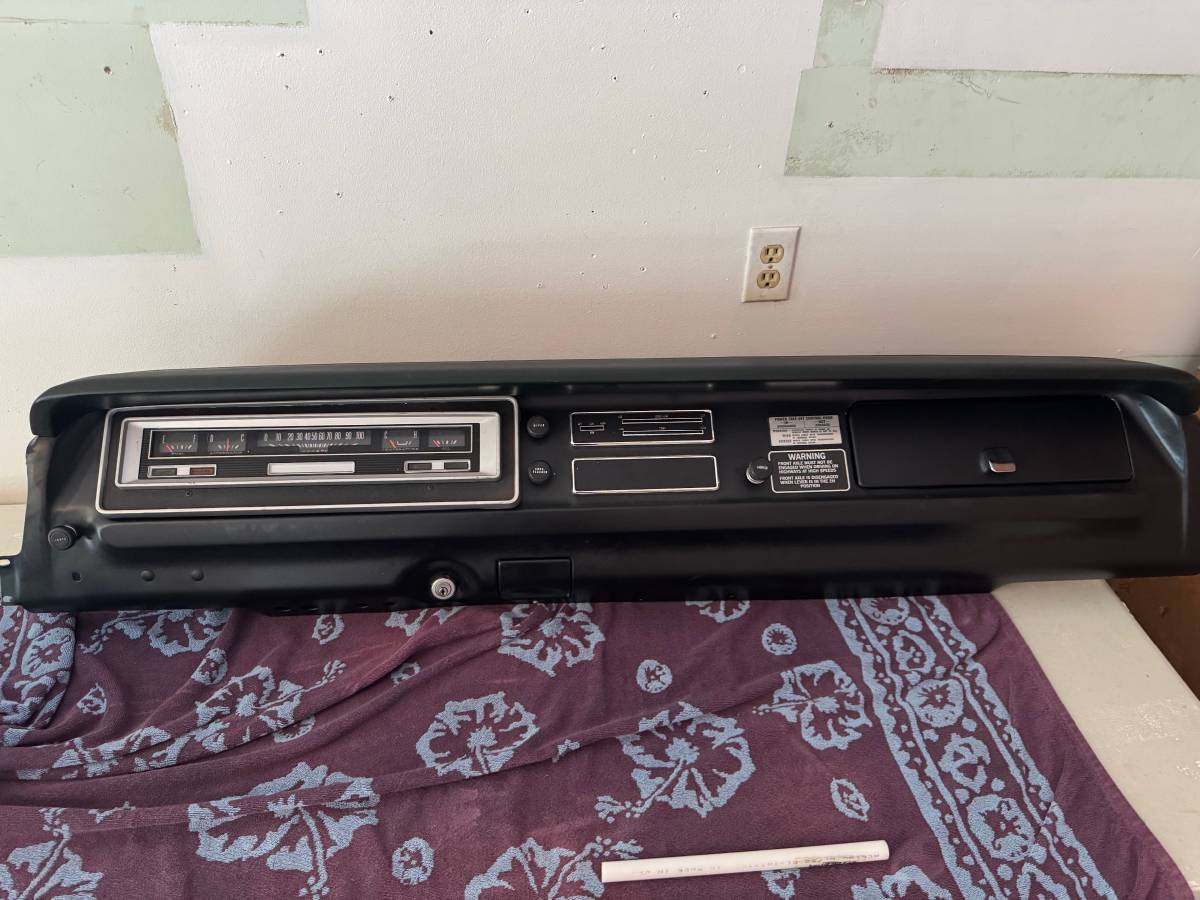 Dodge-w100-powerwagon-1970-black-11