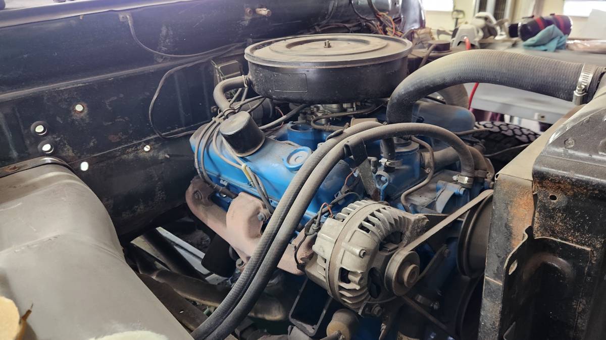 Dodge-w100-powerwagon-1970-black-13