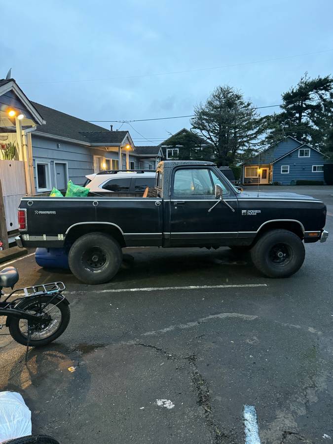 Dodge-w150-1984-black