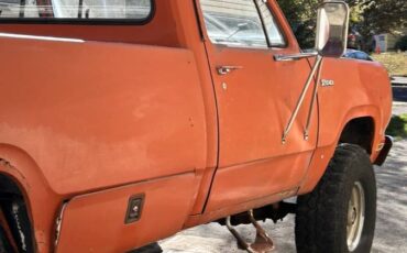 Dodge-w200-power-wagon-1972-11