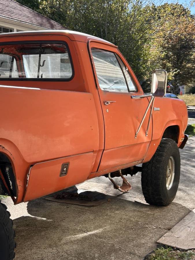 Dodge-w200-power-wagon-1972-11