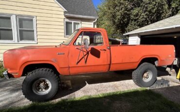 Dodge-w200-power-wagon-1972