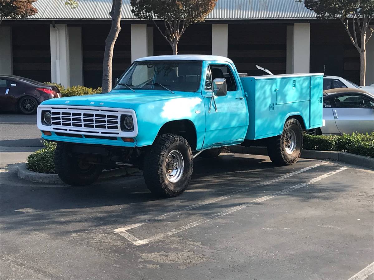 Dodge-w200-power-wagon-1974-blue-11