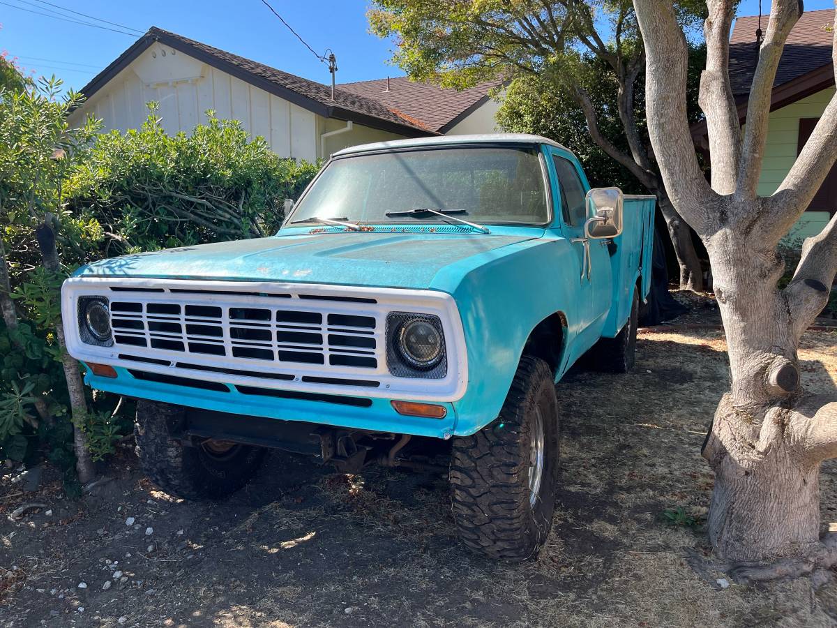 Dodge-w200-power-wagon-1974-blue-16