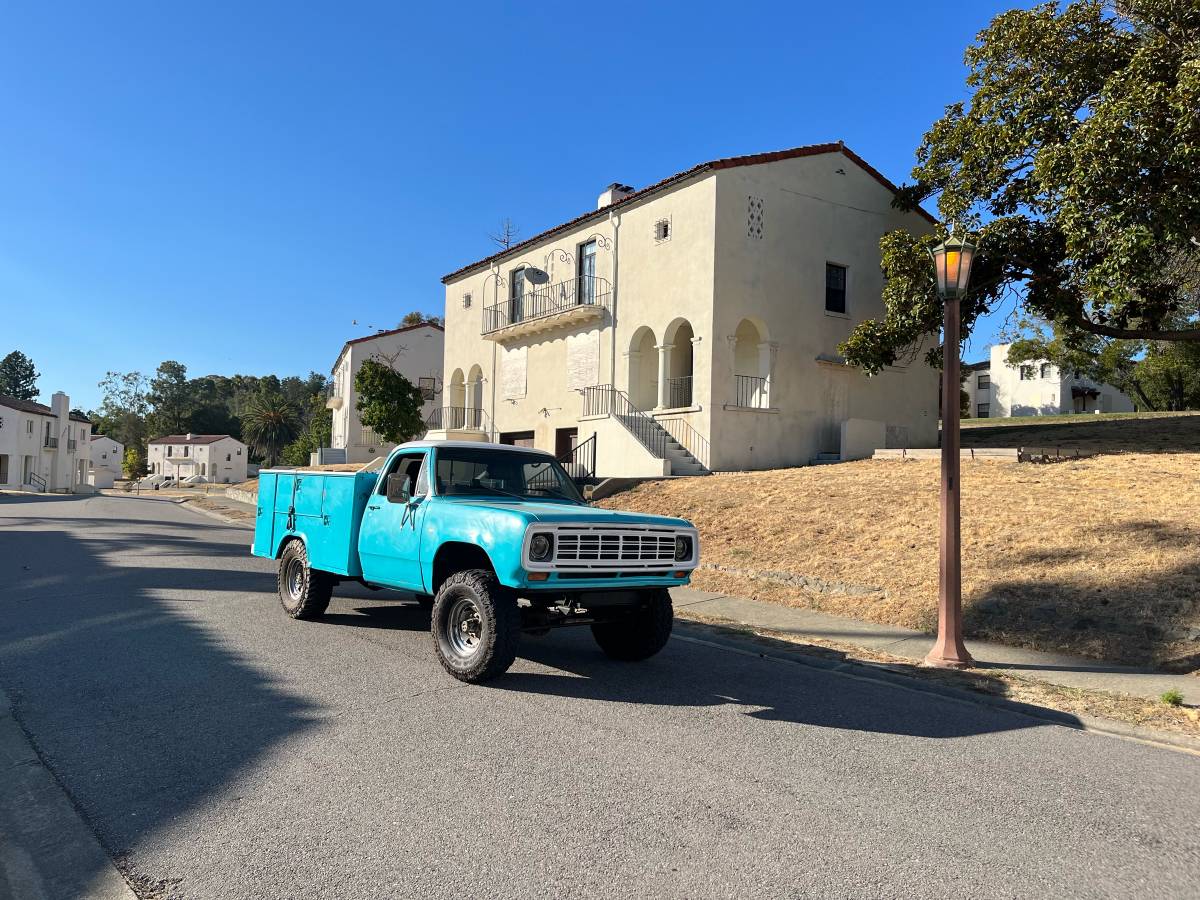 Dodge-w200-power-wagon-1974-blue-2