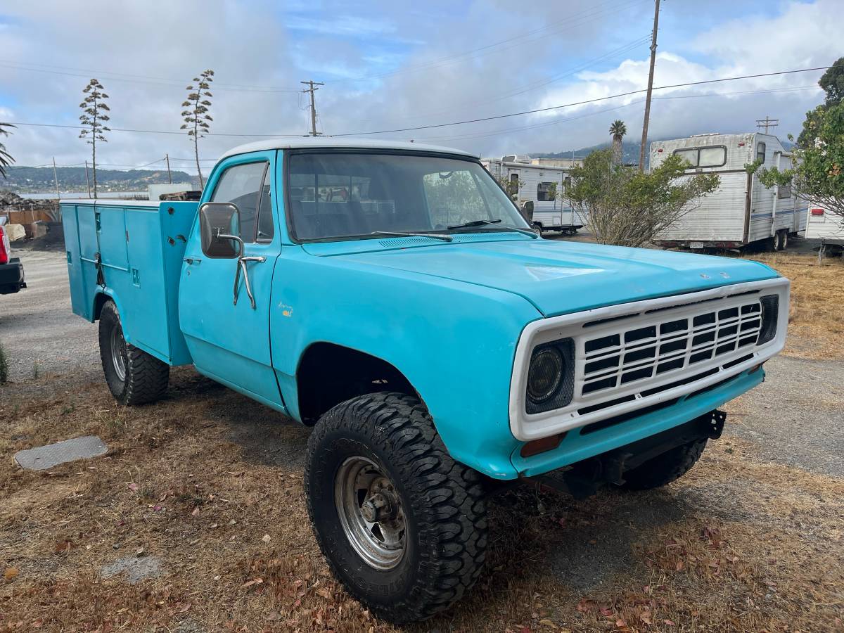 Dodge-w200-power-wagon-1974-blue-4