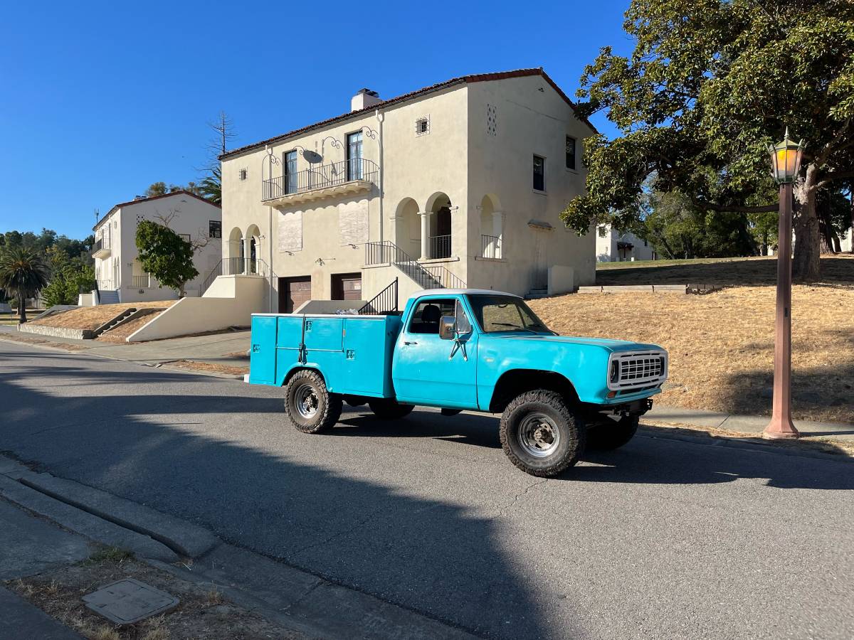 Dodge-w200-power-wagon-1974-blue-6
