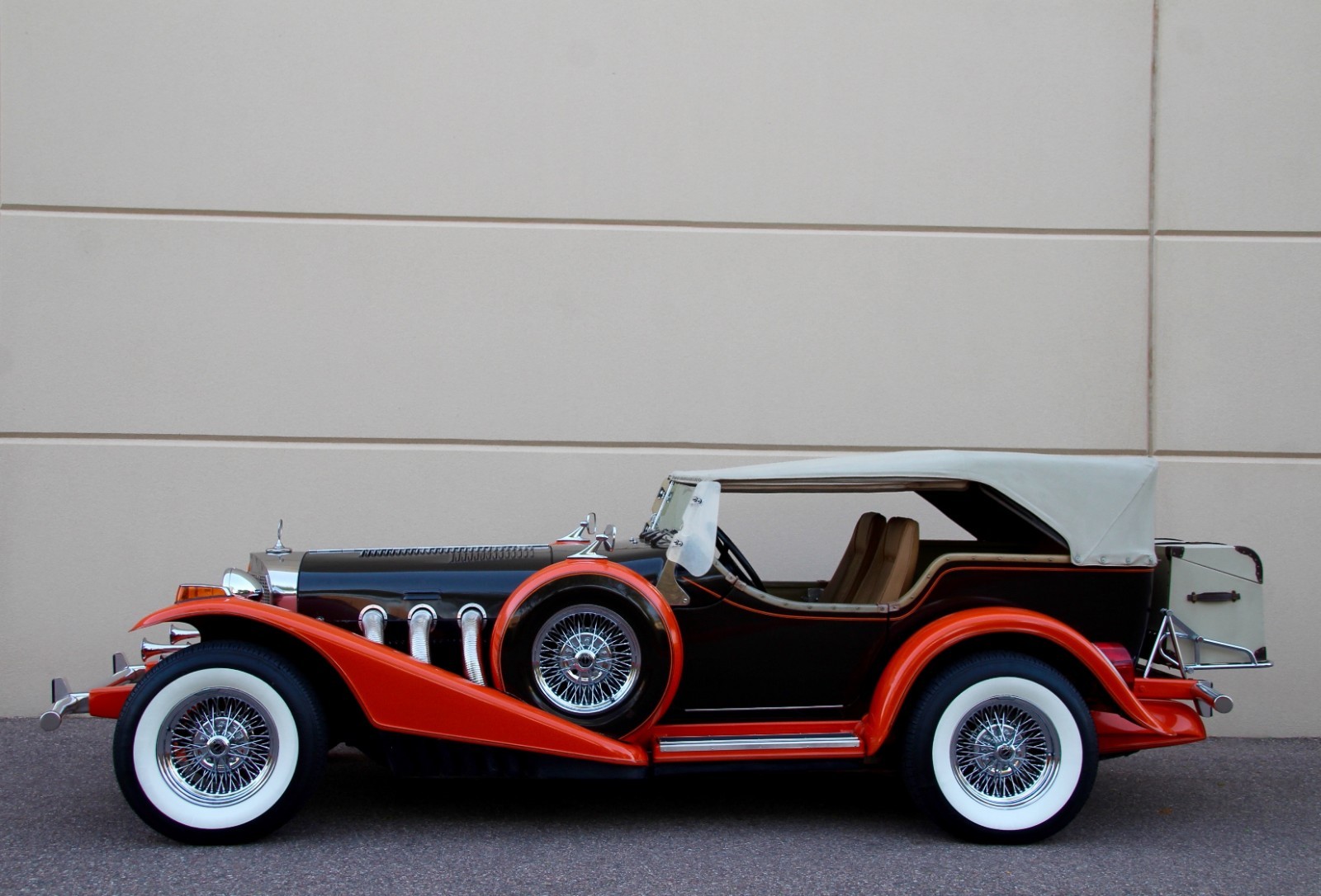Excalibur-SS-Phaeton-Series-III-1975-Convertible-2