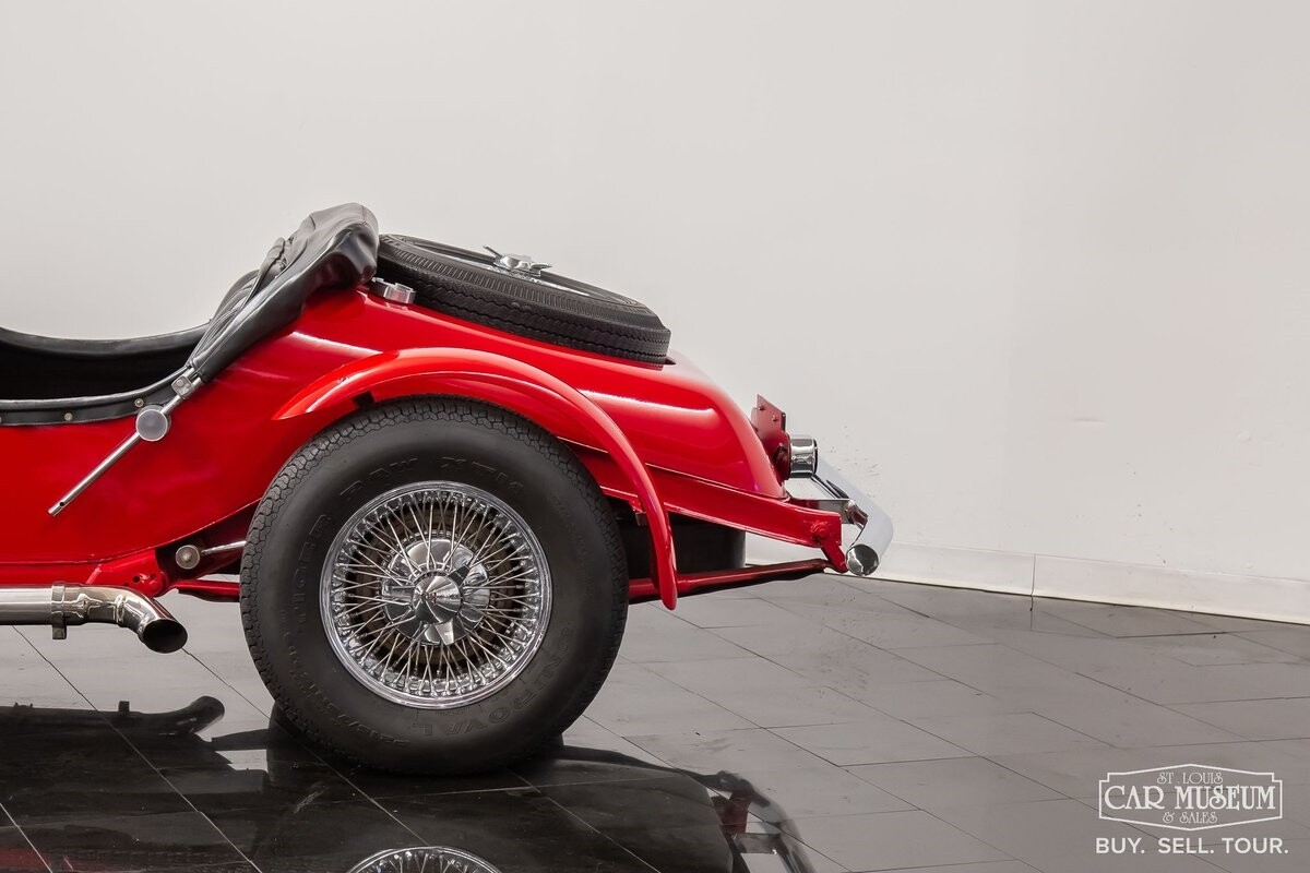 Excalibur-SSK-1966-Roadster-5