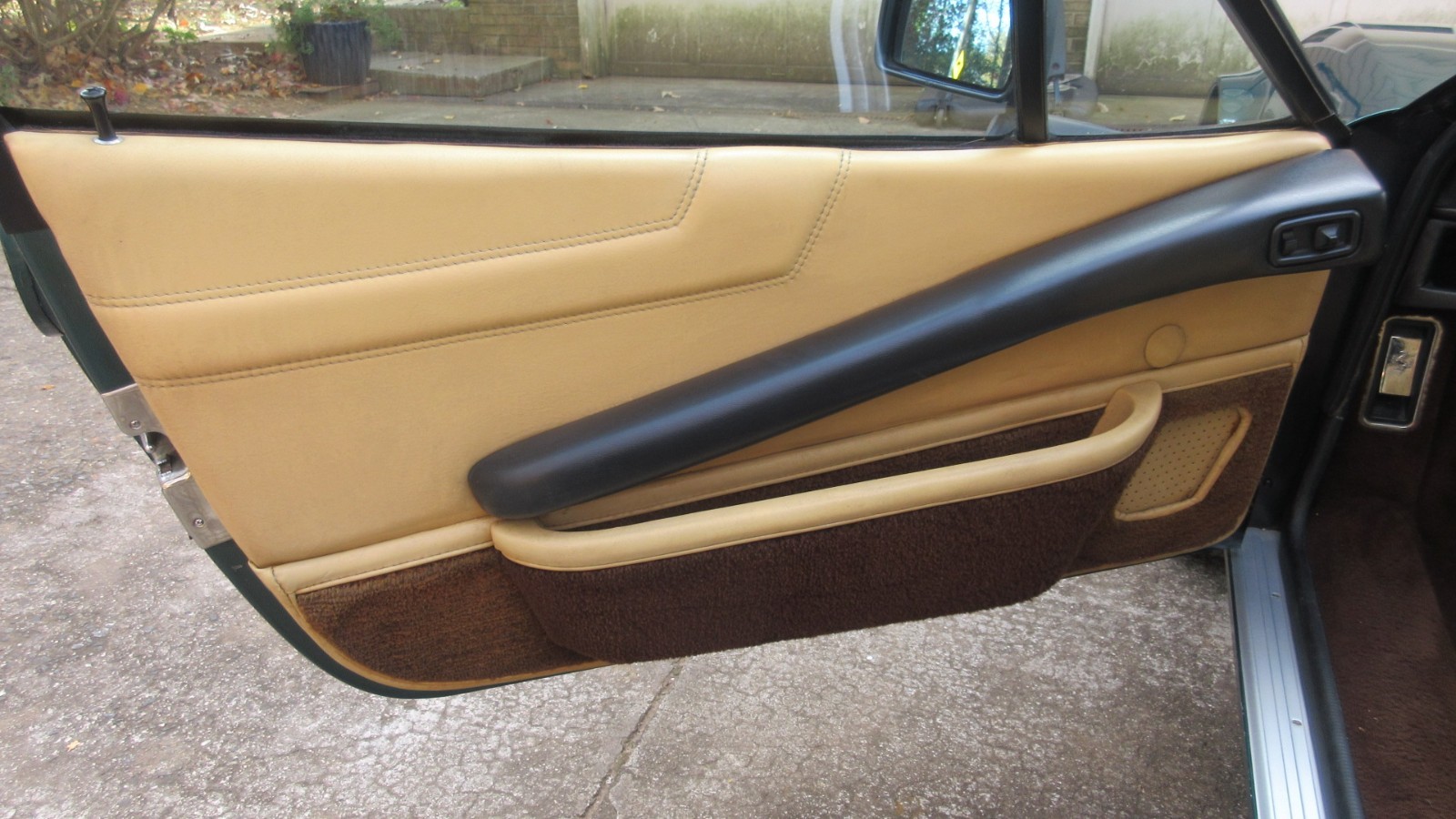 Ferrari-308-1983-Coupe-14