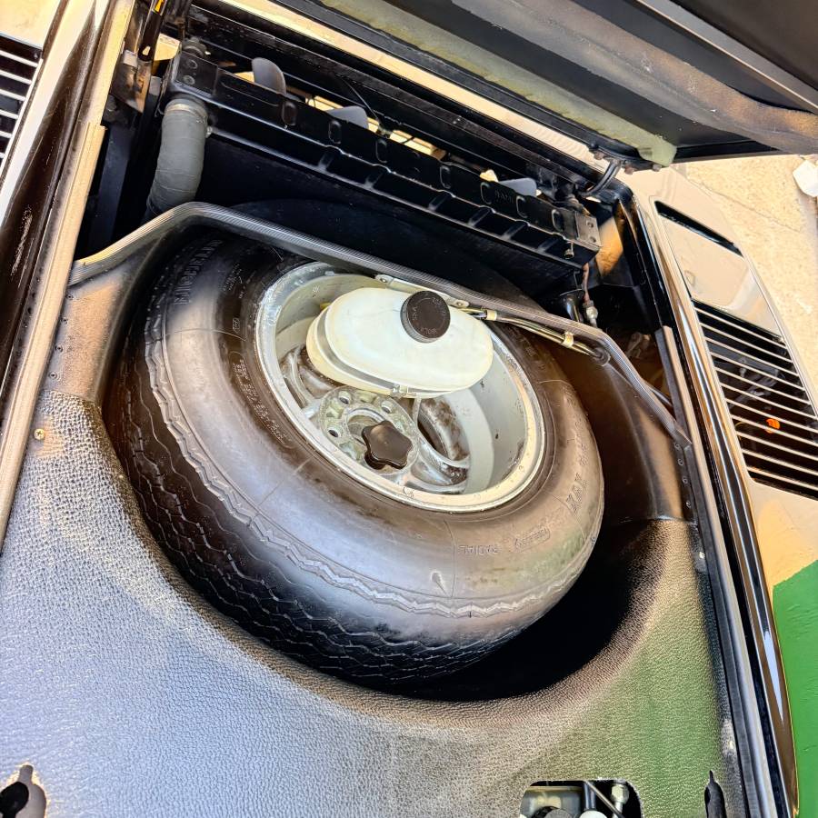 Ferrari-308-gts-1979-9