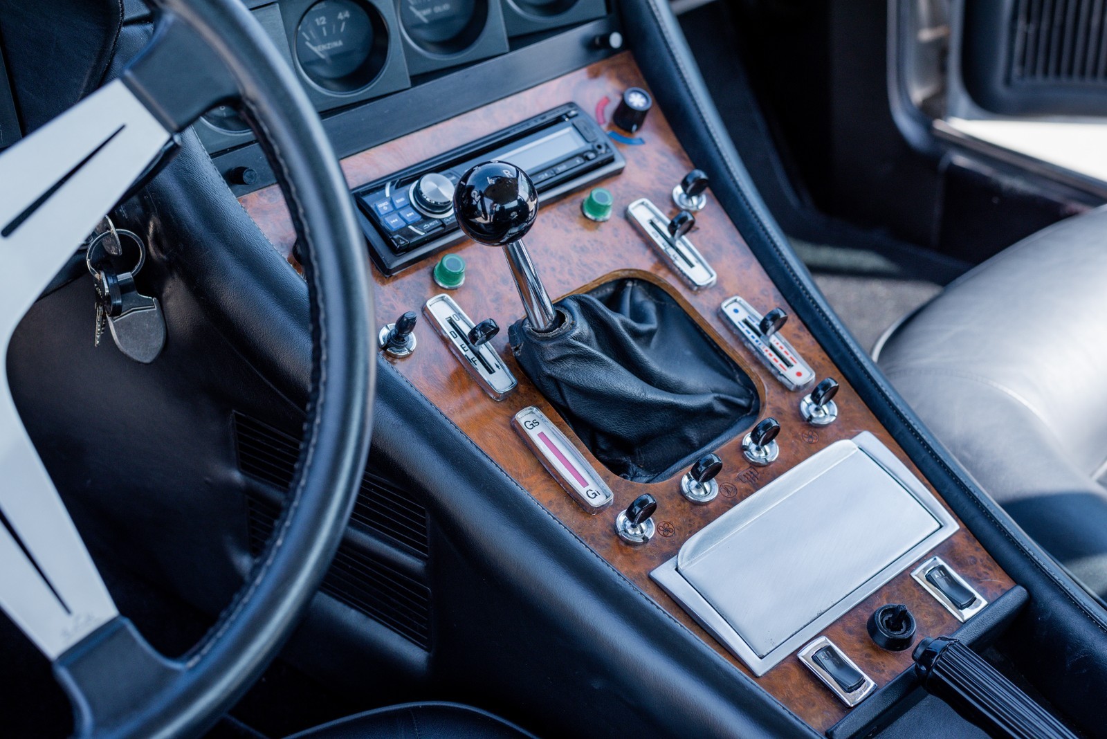 Ferrari-400i-1982-Coupe-10