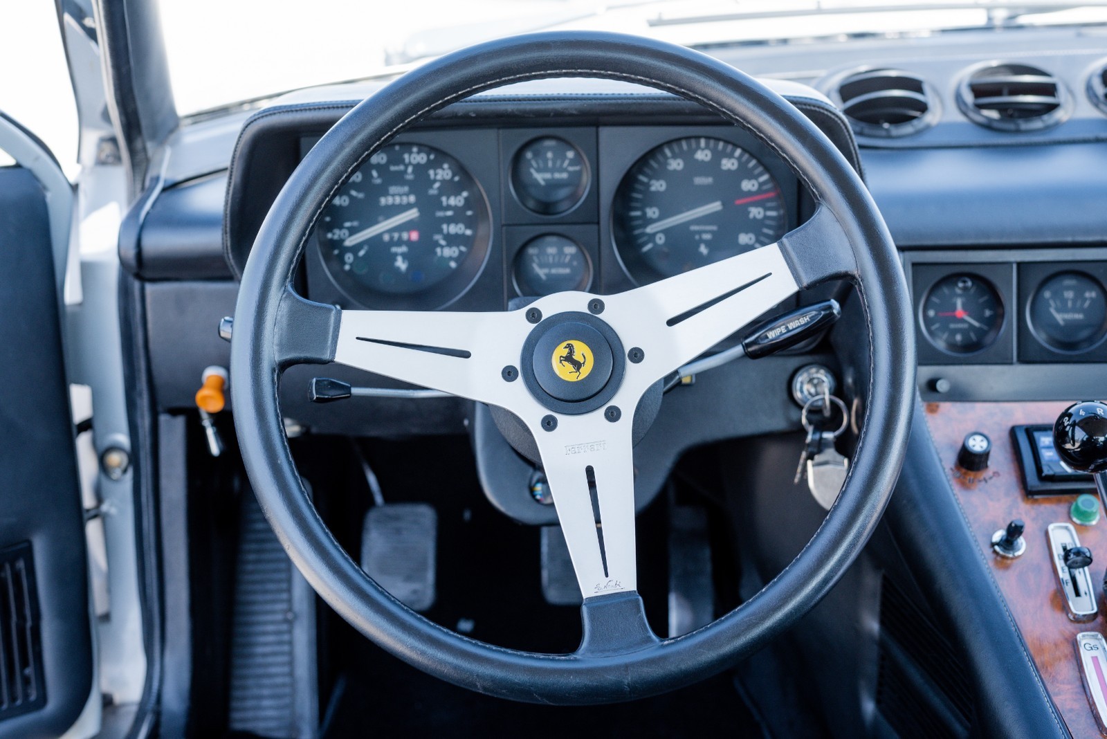Ferrari-400i-1982-Coupe-11