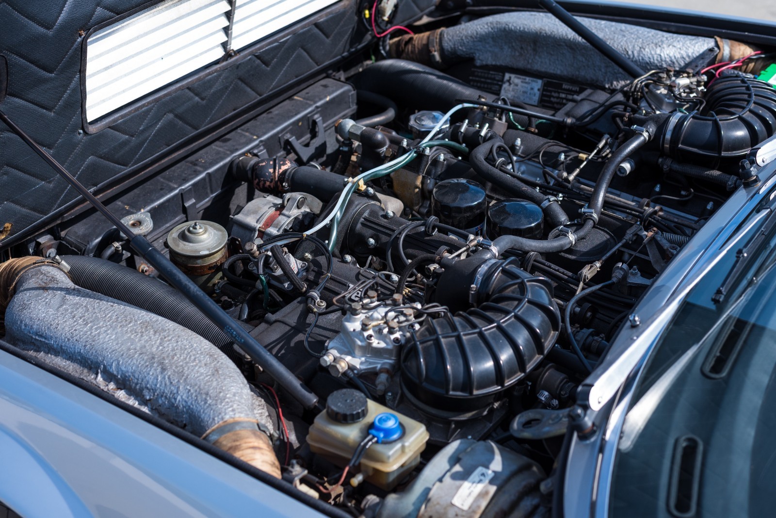 Ferrari-400i-1982-Coupe-12