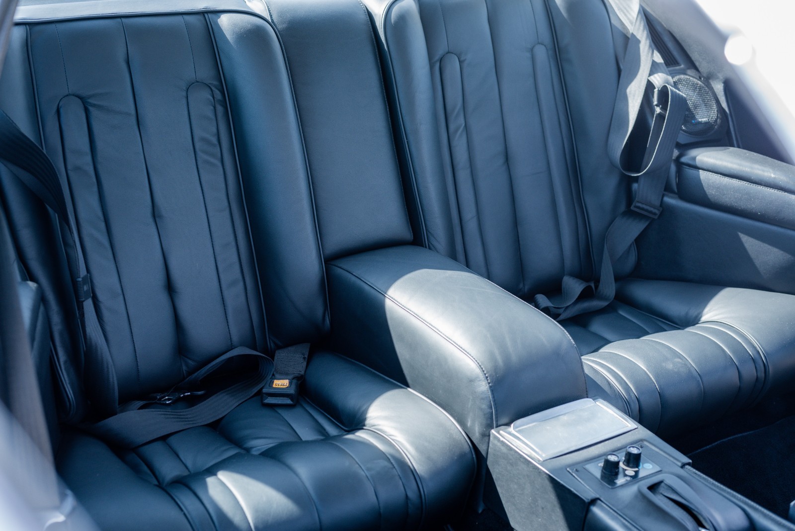 Ferrari-400i-1982-Coupe-13