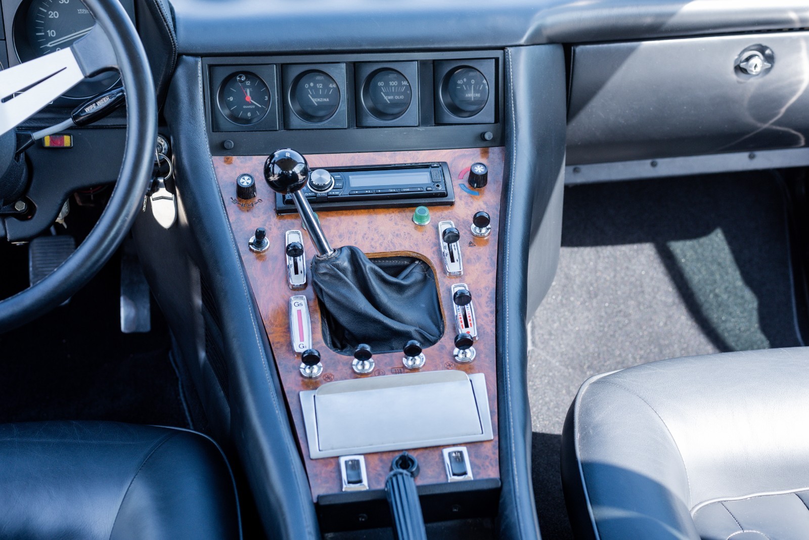 Ferrari-400i-1982-Coupe-16