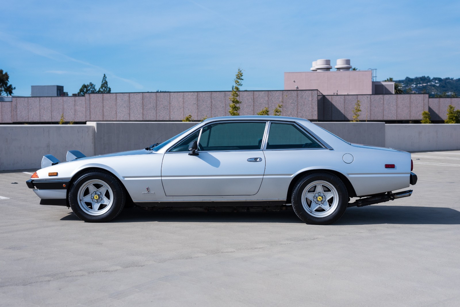 Ferrari-400i-1982-Coupe-17